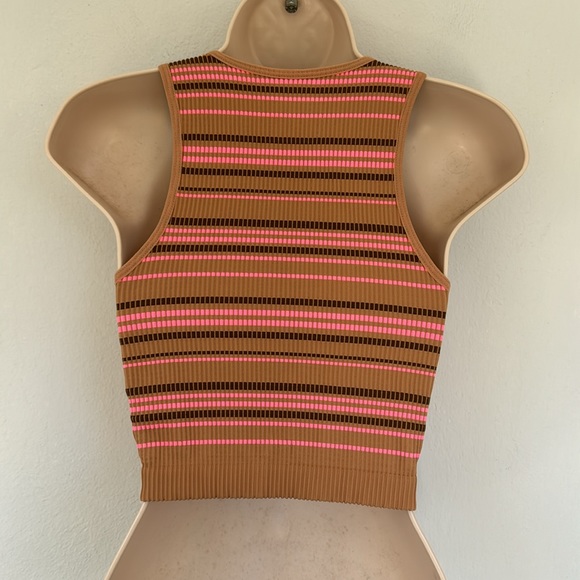 Aerie neon pink ruched scrunch stretch v-neck sleeveless crop top size medium - Picture 6 of 9